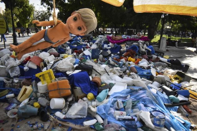 Γιατί γέμισε με σκουπίδια η Πλατεία Συντάγματος (ΦΩΤΟΓΡΑΦΙΕΣ) - Φωτογραφία 3