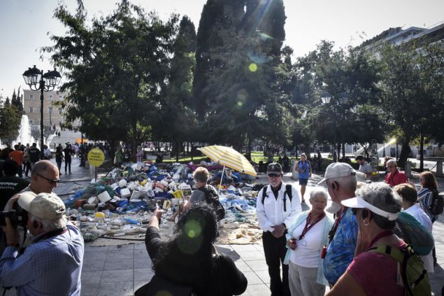 Γιατί γέμισε με σκουπίδια η Πλατεία Συντάγματος (ΦΩΤΟΓΡΑΦΙΕΣ) - Φωτογραφία 6