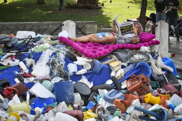 Γιατί γέμισε με σκουπίδια η Πλατεία Συντάγματος (ΦΩΤΟΓΡΑΦΙΕΣ) - Φωτογραφία 8