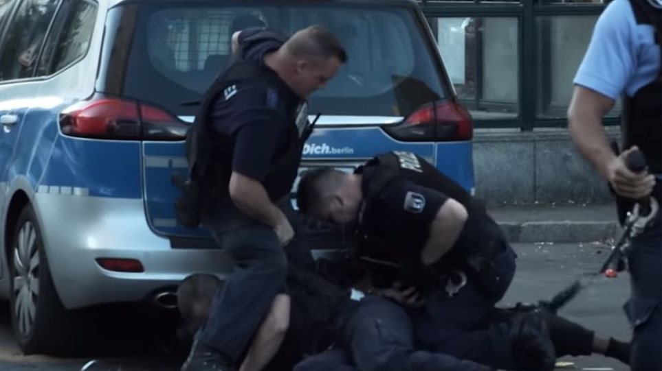 Σάλος στη Γερμανία για αστυνομικούς με υπερβολική βια ενός άοπλου μαύρου άνδρα - Φωτογραφία 1