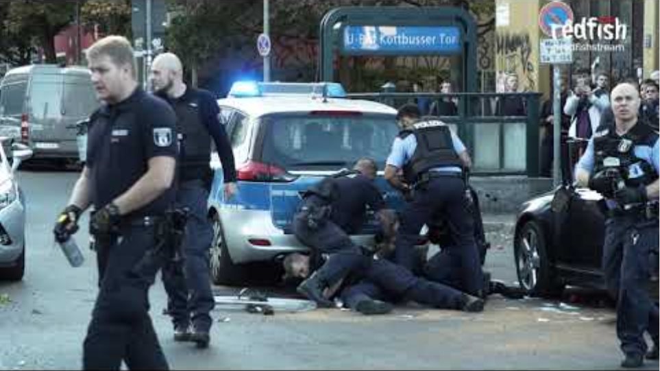 Σάλος στη Γερμανία για αστυνομικούς με υπερβολική βια ενός άοπλου μαύρου άνδρα - Φωτογραφία 2