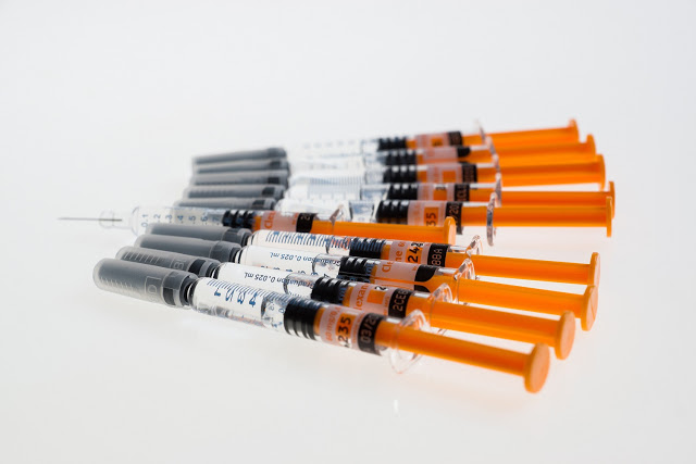 Γρίπη: Ποιοι πρέπει να κάνουν δύο δόσεις του εμβολίου, ποιοι ανήκουν στις ομάδες υψηλού κινδύνου - Φωτογραφία 1