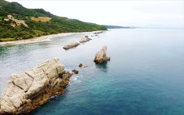Αρτολίθια Πρεβέζης, μια καλά κρυμμένη παραλία [video] - Φωτογραφία 2