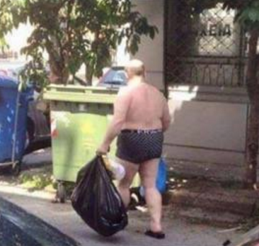 Κλάμα στην Κυψέλη - Ο κόσμος τρελάθηκε: Δείτε πώς βγήκε από το σπίτι για να πετάξει τα σκουπίδια [photo] - Φωτογραφία 2