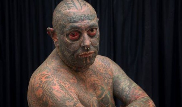 Ο άνθρωπος που έχει κάνει τατουάζ ακόμα και μέσα στο μάτι του - Φωτογραφία 1