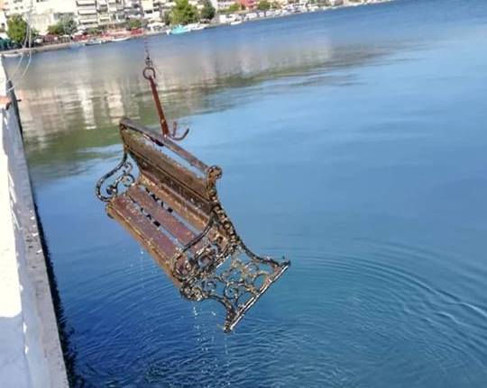 Πετούν παγκάκια στον Αμβρακικό! Αστυνομία και δήμος ψάχνουν τους δράστες των φθορών στην Αμφιλοχία- ΦΩΤΟ - Φωτογραφία 5