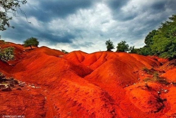 Ένα απόκοσμο κόκκινο τοπίο στην Ελλάδα... [photo] - Φωτογραφία 3