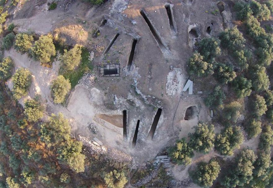 Στο φως αρχαιολογικοί θησαυροί τάφο στα Αηδόνια Νεμέας - Φωτογραφία 8