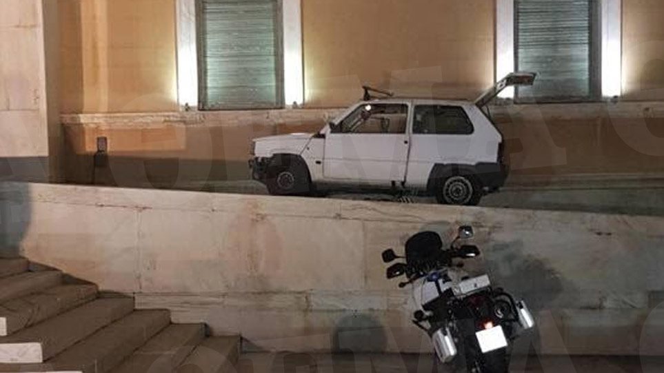 Fiat Panda που εισέβαλε στη Βουλή - Στο 1,30 το οινόπνευμα που είχε ο οδηγός - Φωτογραφία 1