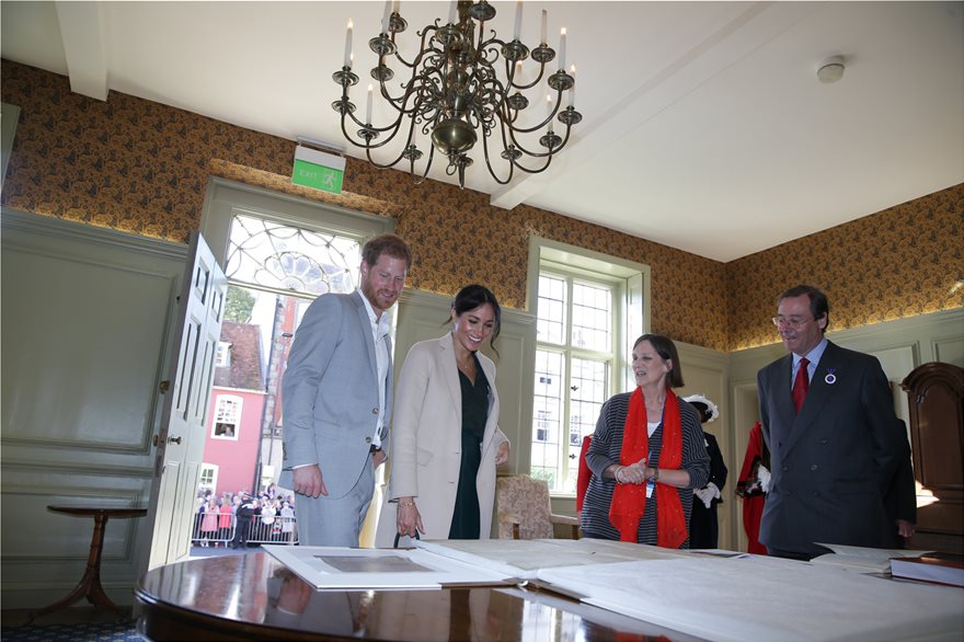 Ο πρίγκιπας Χάρι και η Μέγκαν Μαρκλ σε επίσημη επίσκεψη στο... δουκάτο τους - Φωτογραφία 2