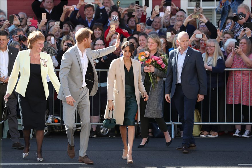 Ο πρίγκιπας Χάρι και η Μέγκαν Μαρκλ σε επίσημη επίσκεψη στο... δουκάτο τους - Φωτογραφία 3