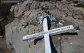 Εικόνες - σοκ: Γκρέμισαν σταυρούς της ορθοδοξίας για να μην ενοχλούνται οι ισλαμιστές «μετανάστες» - Φωτογραφία 8
