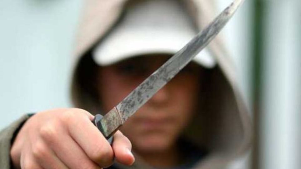 Μαθητής γυμνασίου έριξε κουτουλιά σε καθηγήτρια και την απείλησε με μαχαίρι! - Φωτογραφία 1