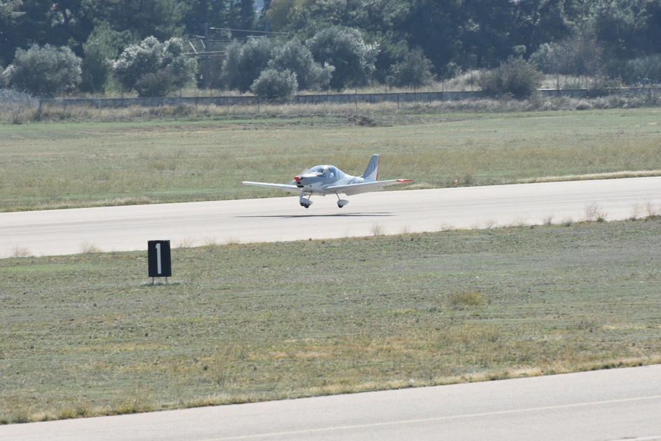 ΓΕΑ: Άφιξη Νέου Εκπαιδευτικού Αεροσκάφους (P-2002JF) Σταδίου Επιλογής της ΠΑ (ΦΩΤΟ) - Φωτογραφία 2