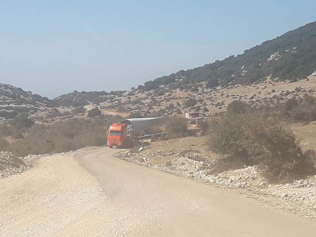Πραγματοποιήθηκε σήμερα η μεταφορά ενός θεόρατου πτερυγίου ΑΝΕΜΟΓΕΝΝΗΤΡΙΑΣ στο ΠΕΡΓΑΝΤΙ στα Ακαρνανικά Όρη | ΦΩΤΟ: Στέλλα Λιάπη - Φωτογραφία 6