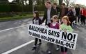 To ιρλανδικό χωριό που αντιστέκεται: Ballyhea protestors go to Frankfurt
