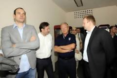 ΣΤΑ ΑΠΟΚΑΛΥΠΤΗΡΙΑ ΤΟΥ ΜΝΗΜΕΙΟΥ ΤΟΥ ΚΟΡΑΤΣ Ο ΝΤΟΥΝΤΑ (PHOTOS)