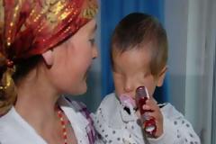 Παγκόσμια συγκίνηση για το αγοράκι που γεννήθηκε χωρίς μάτια