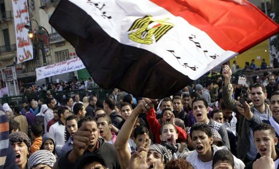 Χιλιάδες Αιγύπτιοι βγήκαν στους δρόμους - Φωτογραφία 1