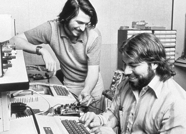 Σε δημοπρασία σπάνιος υπολογιστής του 1976 - Φωτογραφία 2
