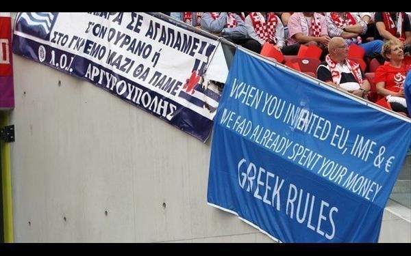 Απίστευτο το πανό των Ελλήνων οπαδών! (ΦΩΤΟ) - Φωτογραφία 2