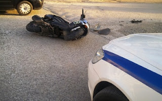 Εύβοια: Νεκρός νεαρός συνοδηγός μηχανής, χαροπαλεύει ο οδηγός - Φωτογραφία 1