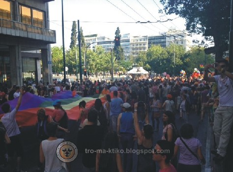 H Αθήνα γέμισε χρώματα και ρυθμό με 2000 τουλάχιστον Gay Priders [photos] - Φωτογραφία 15