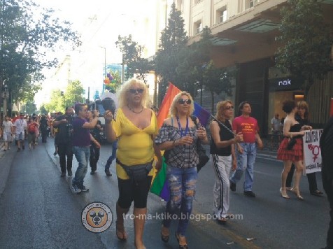 H Αθήνα γέμισε χρώματα και ρυθμό με 2000 τουλάχιστον Gay Priders [photos] - Φωτογραφία 3