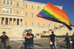 H Αθήνα γέμισε χρώματα και ρυθμό με 2000 τουλάχιστον Gay Priders [photos]