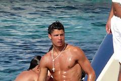 ΗΟΤ: 9 σέξι λόγοι για να δει μια γυναίκα το Euro!