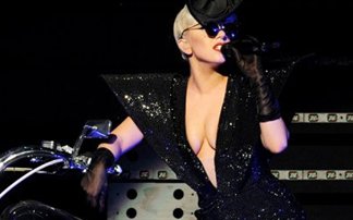 Η Lady Gaga έπαθε διάσειση! - Φωτογραφία 1