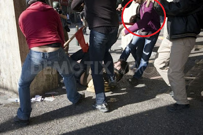 Υποψήφιος βουλευτής του ΚΚΕ, πλακώνει στο ξύλο διαδηλωτη - Φωτογραφία 1