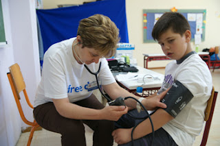 Εθελοντές γιατροί εξέτασαν 300 παιδάκια στα ελληνοαλβανικά σύνορα! - Φωτογραφία 1