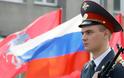 Αστυνομικές έρευνες στα σπίτια ηγετών της αντιπολίτευσης στη Ρωσία