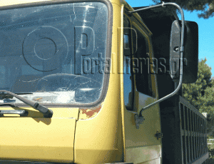 Λεπτοκαρυά Πιερίας: Επίθεση βοσκού εναντίον φορτηγού της ΔΕΑΔΟ - Φωτογραφία 1