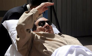 Από μια κλωστή κρέμεται η ζωή του Μουμπάρακ - Φωτογραφία 1