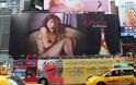 Ολόγυμνη η Rihanna στην Times Square για να μάθουν όσοι λένε ότι έχει double - Φωτογραφία 3