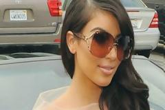 ΔΕΙΤΕ: Κ.KARDASHIAN: Αγοράζει Lamborghini στον Kanye για τα γενέθλιά του!