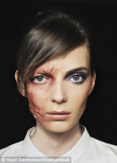 Κακοποιημένα μοντέλα σε διαφήμιση για την ομορφιά (pics) - Φωτογραφία 4