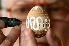 Εντυπωσιακά έργα τέχνης από αυγά