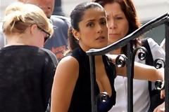 Πώς να στριμώξεις τόσο στήθος...;