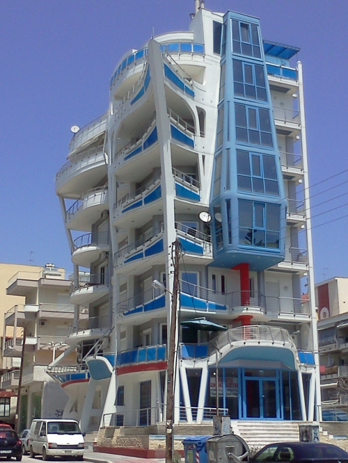 ΔΕΙΤΕ: H πιο περίεργη πολυκατοικία στη Θεσσαλονίκη!!! - Φωτογραφία 3