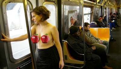 Topless μανία στη Νέα Υόρκη! - Φωτογραφία 1