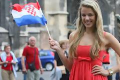 Δείτε τις 16 ωραιότερες γυναίκες των ποδοσφαιριστών του EURO