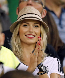 Hot girls Euro 2012 (photostory) - Φωτογραφία 13