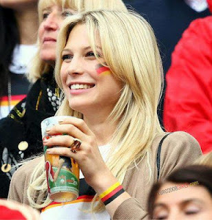 Hot girls Euro 2012 (photostory) - Φωτογραφία 16