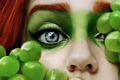 Η όμορφη και τα φρούτα