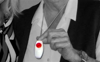 Κόκκινο κουμπί… για την τρίτη ηλικία - Φωτογραφία 1