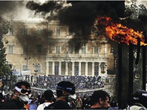ΔΕΙΤΕ: Αυτή είναι η Ελλάδα της κρίσης σύμφνωα με τη Le Monde! - Φωτογραφία 1