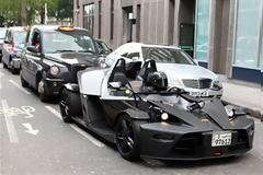 ΔΕΙΤΕ: Το… Batmobile στους δρόμους του Λονδίνου